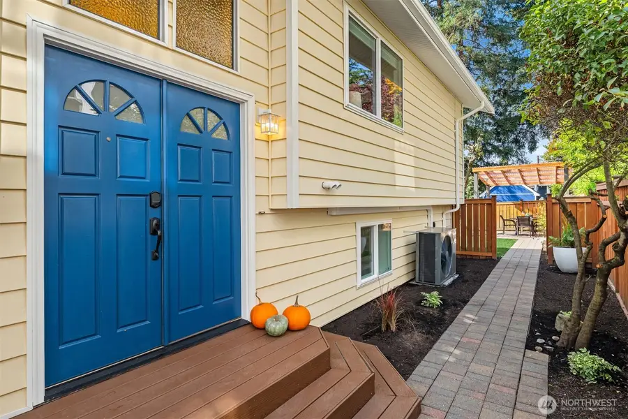 6723 Dibble Avenue Nw, Seattle, WA 98117 - #3
