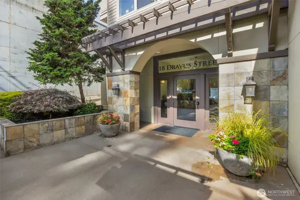 18 Dravus Street #210, Seattle, WA 98109
