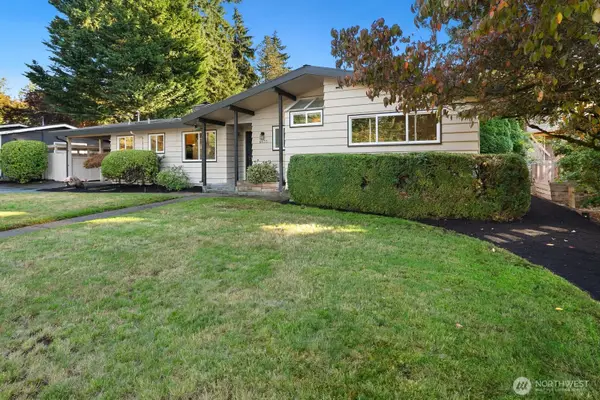 6633 NE Arrowhead Drive, Kenmore, WA 98028