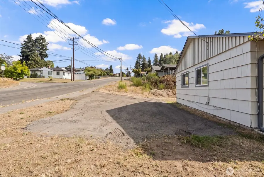 3332 & 3334 Halverson Avenue, Bremerton, WA 98310 - #2