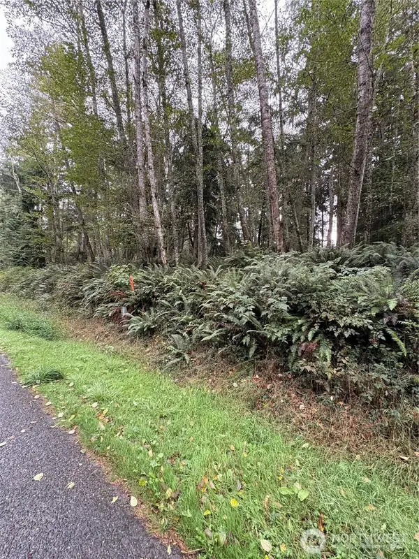 123 Smugglers Cove Rd, Oak Harbor, WA 98253