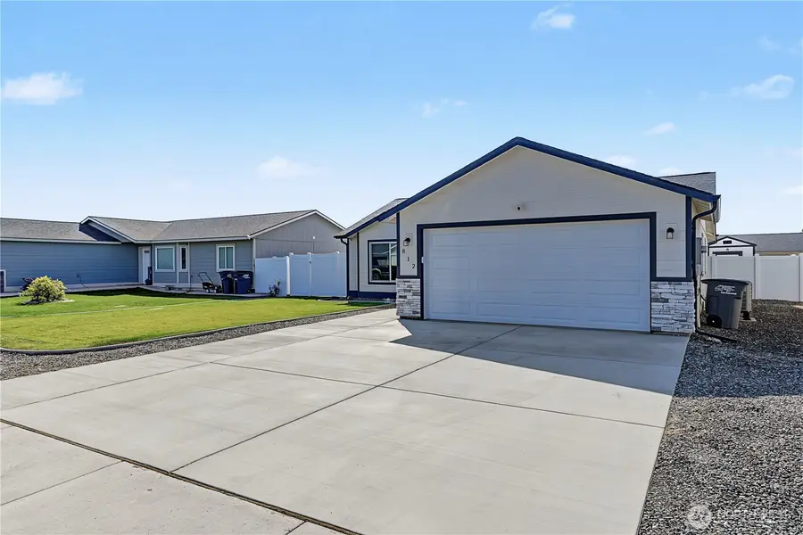 812 E Casacde Street, Othello, WA 99344 - #2