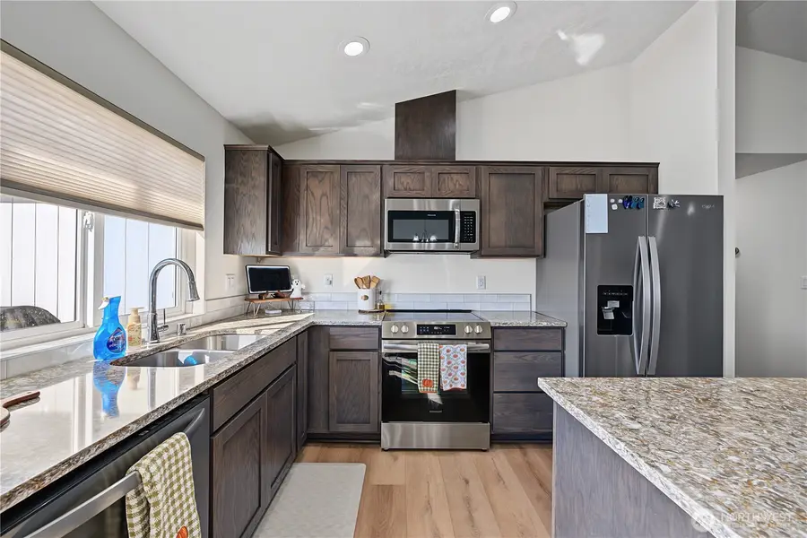 812 E Casacde Street, Othello, WA 99344 - #3