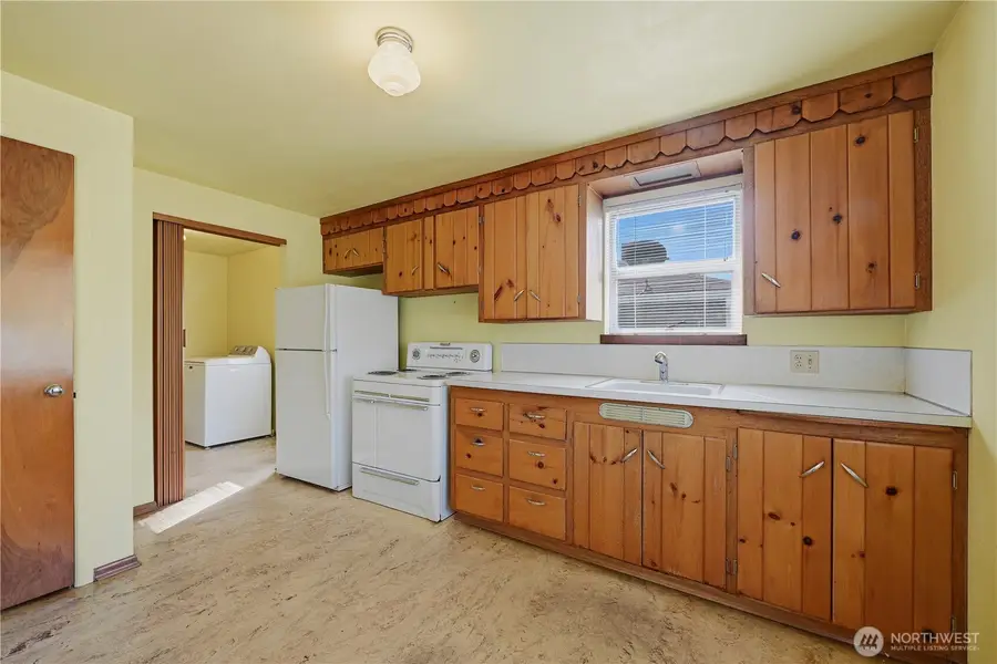 9216 30th Avenue Sw, Seattle, WA 98126 - #3