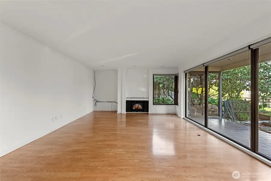 1605 5th Avenue N #102, Seattle, WA 98109 - #3