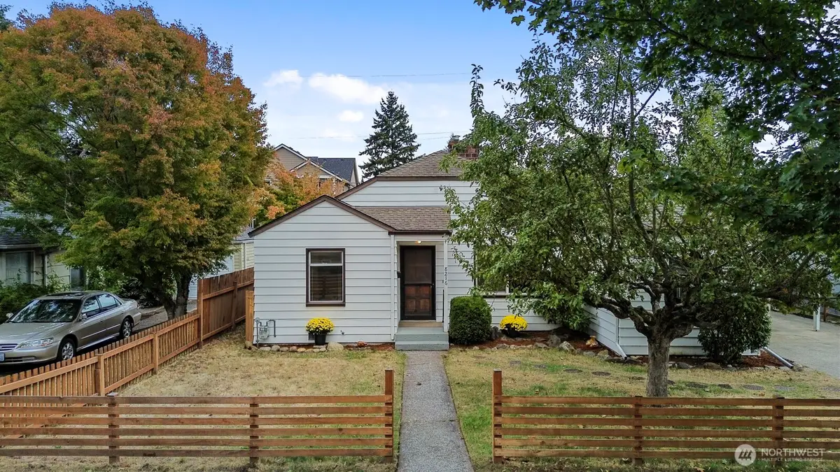 8216 21st Avenue Ne, Seattle, WA 98115 - #1