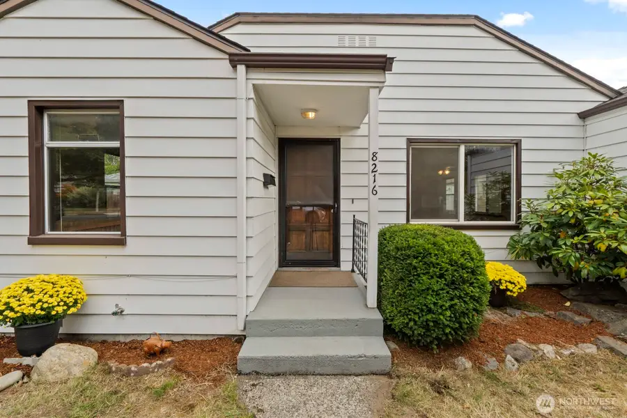 8216 21st Avenue Ne, Seattle, WA 98115 - #2