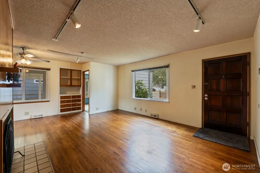 8216 21st Avenue Ne, Seattle, WA 98115 - #3