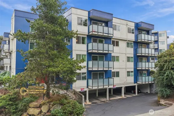 3722 27th Place W #201, Seattle, WA 98199