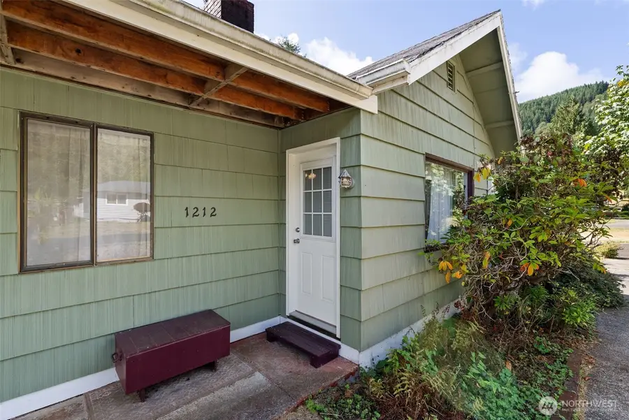 1212 Riddell Street, Raymond, WA 98577 - #3