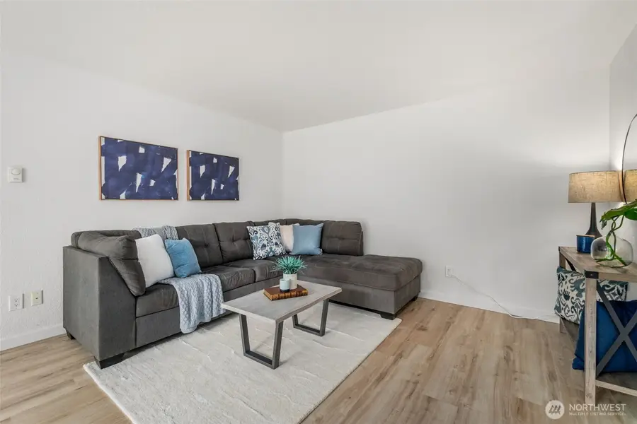 8747 Phinney Avenue N #12, Seattle, WA 98103 - #2