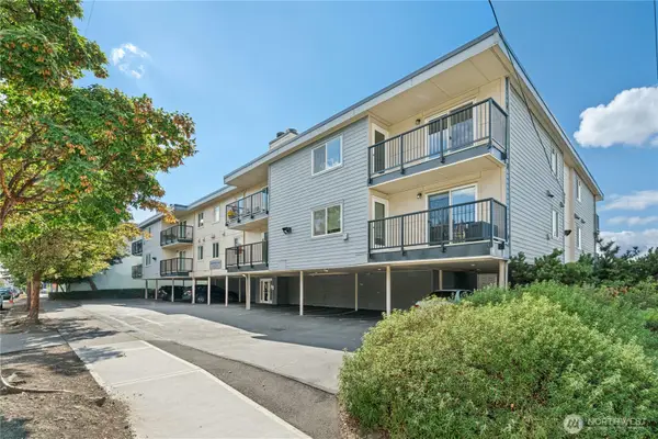 9255 Greenwood Avenue N #38, Seattle, WA 98103