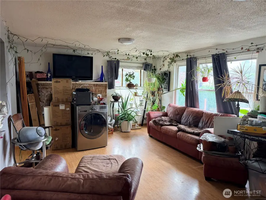 8629 16th Avenue Sw, Seattle, WA 98106 - #2