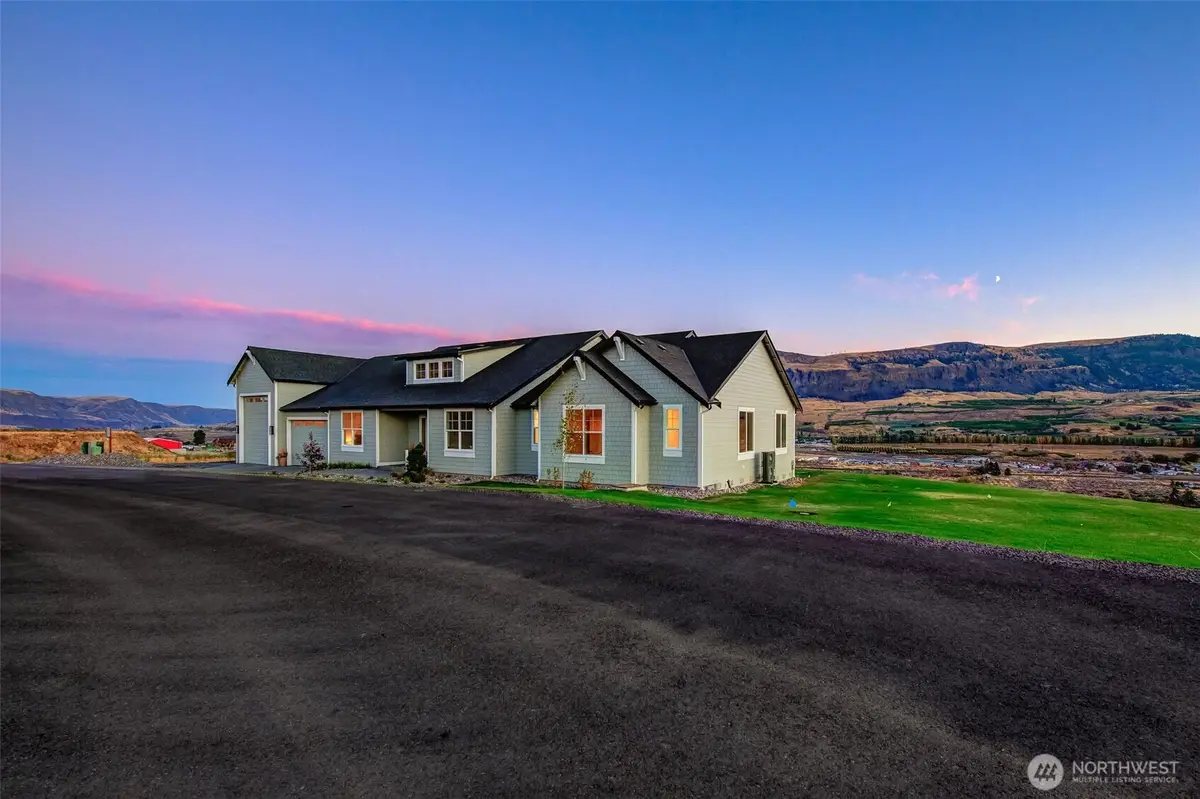 114 S Valiant Drive, East Wenatchee, WA 98802 - #1