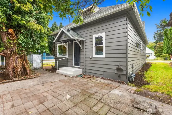 501 Smithers Avenue S, Renton, WA 98055