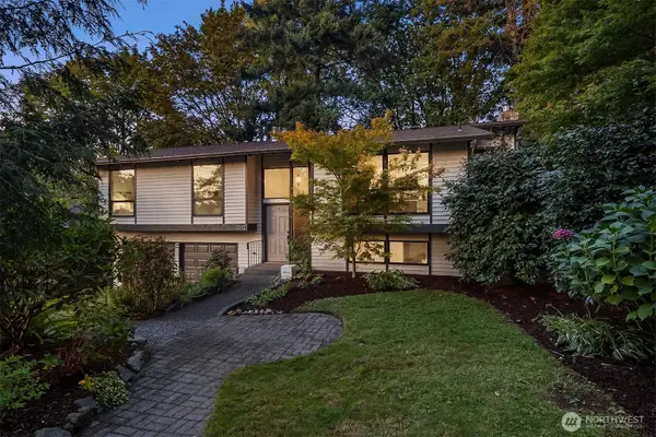 12112 SE 46th Pl, Bellevue, WA 98006