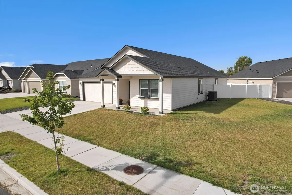 4212 W Bufflehead Blvd, Moses Lake, WA 98837 - #1
