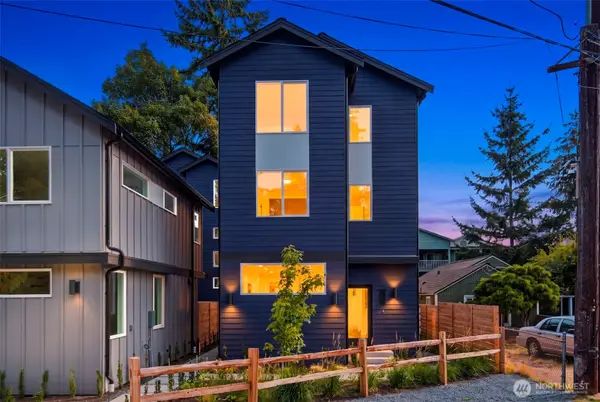 12032 Hiram Place Ne, Seattle, WA 98125