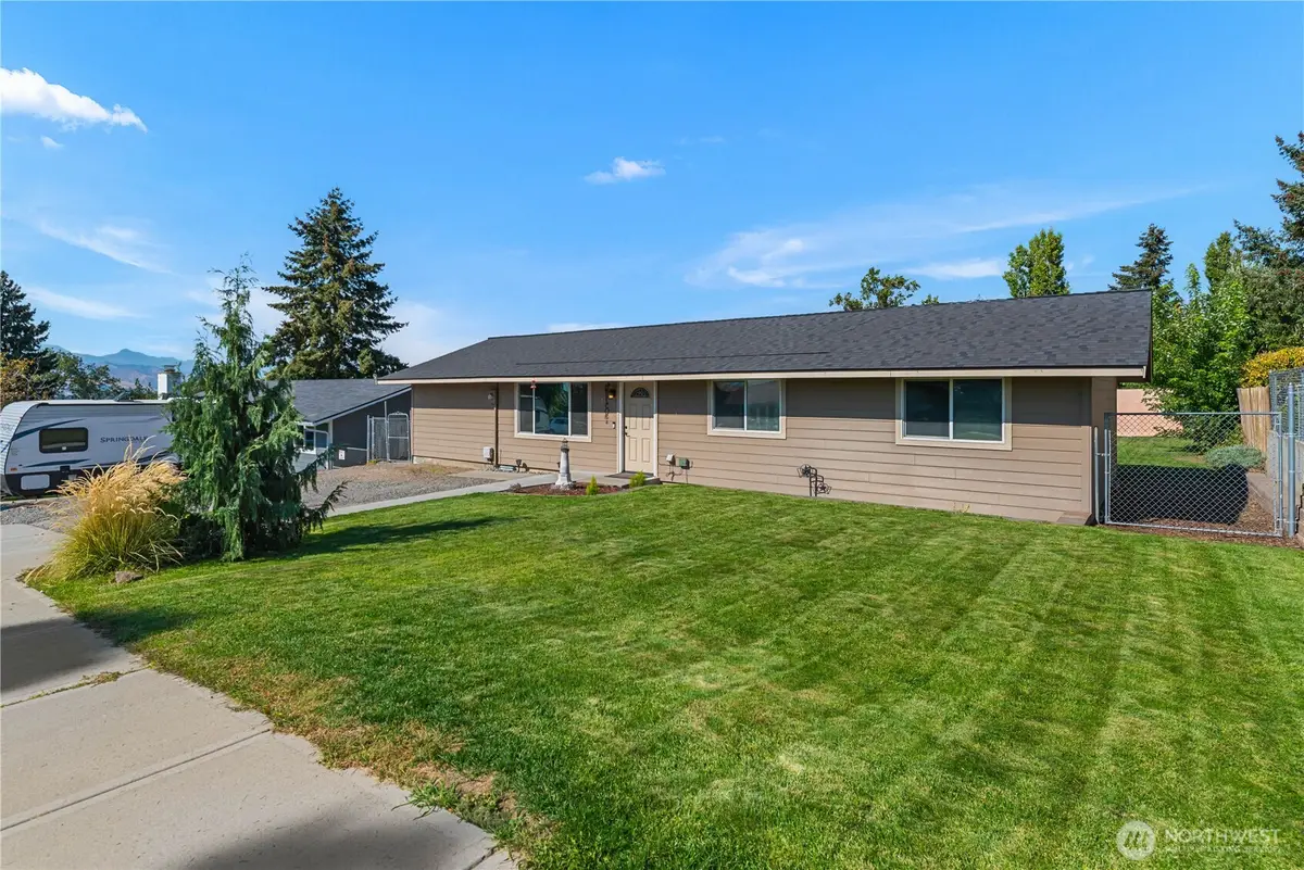27 31st Street Ne, East Wenatchee, WA 98802 - #1