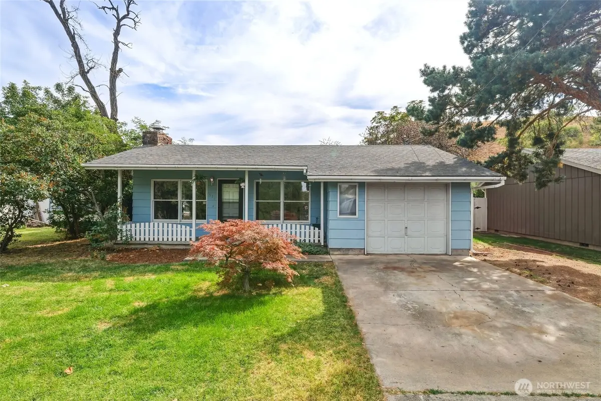531 NW 4th Avenue, Milton Freewater, OR 97862 - #1