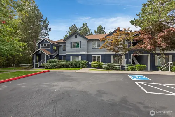 10825 SE 200th Street #B102, Kent, WA 98031