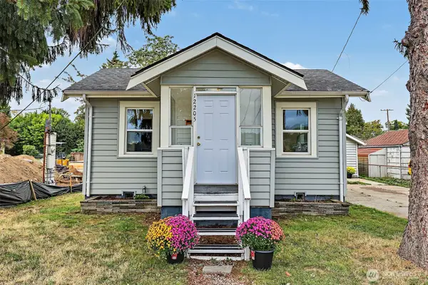 12205 44th Avenue S, Tukwila, WA 98178