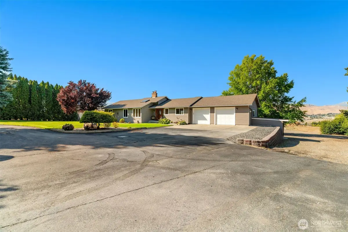 3820 NW Cascade Avenue, East Wenatchee, WA 98802 - #1