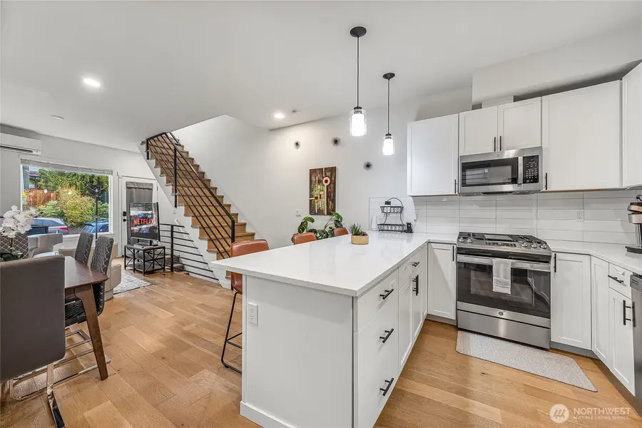 5240 Brooklyn Avenue Ne #A, Seattle, WA 98105 - #2