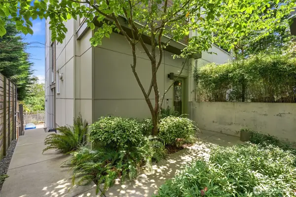 1806 25th Avenue #A, Seattle, WA 98122