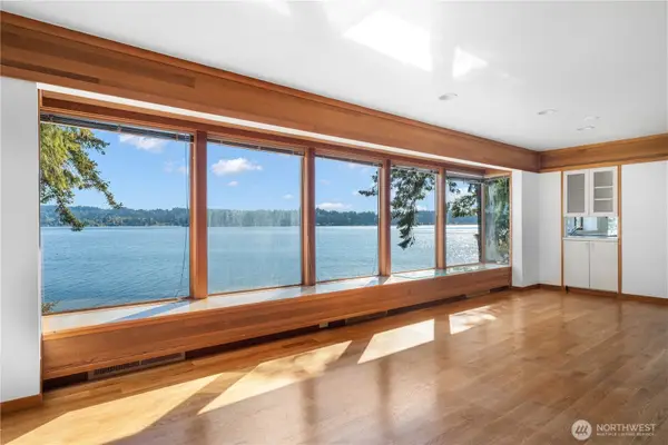 3773 Erlands Point Road Nw, Bremerton, WA 98312