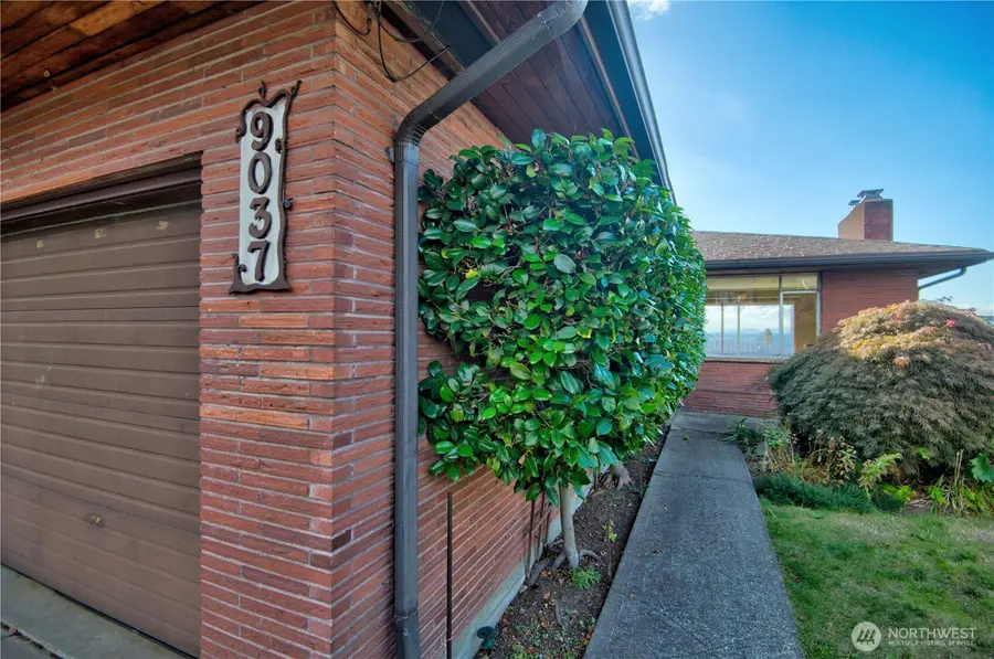 9037 38th Avenue Sw, Seattle, WA 98126 - #2