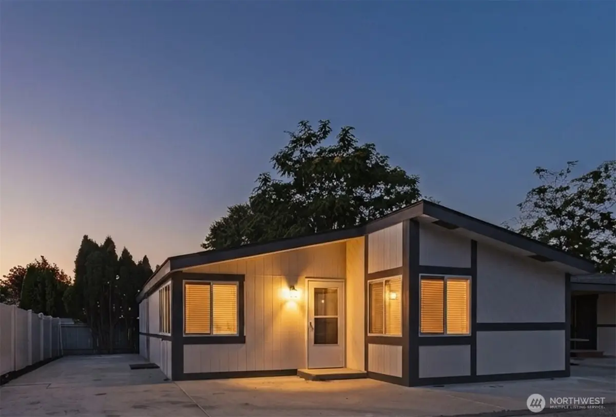 322 N Kentucky Avenue #A, East Wenatchee, WA 98802 - #1