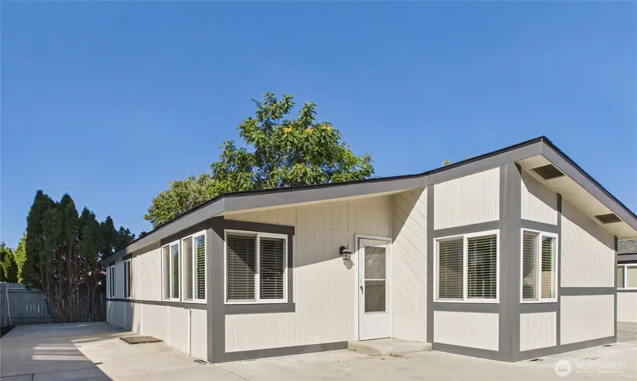 322 N Kentucky Avenue #A, East Wenatchee, WA 98802 - #2