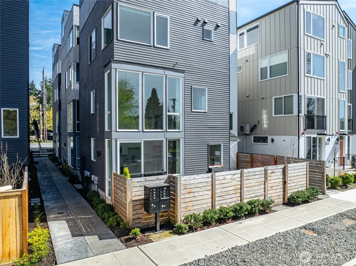 6320 41st Avenue Sw #B, Seattle, WA 98136 - #1