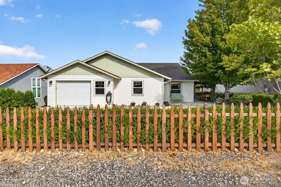 3037 Riviera Boulevard, Malaga, WA 98828 - #2
