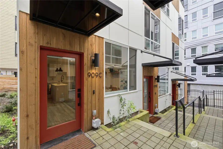 909 Hiawatha Place S #C, Seattle, WA 98144 - #3