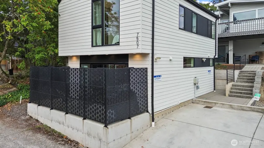 7507 Latona Avenue Ne, Seattle, WA 98115 - #3