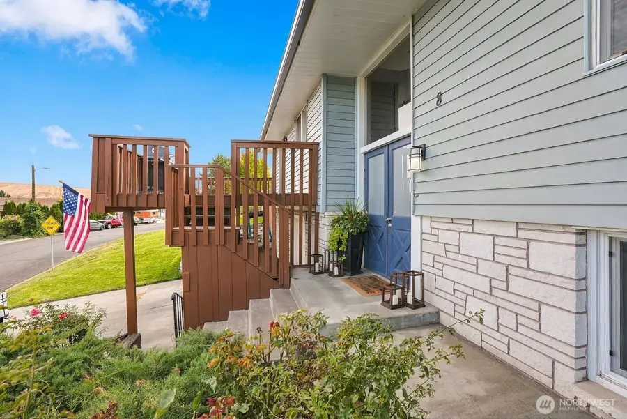 8 N 12th Street, Selah, WA 98942 - #2