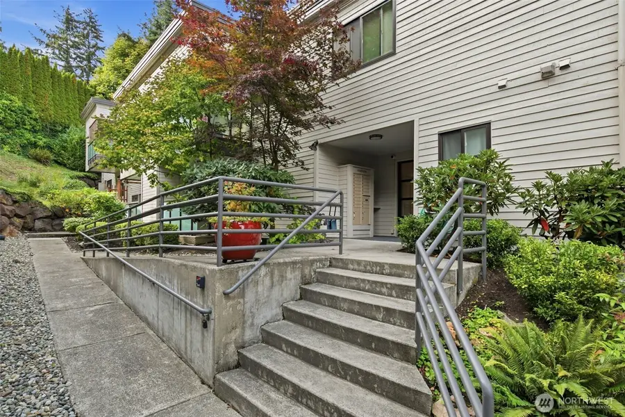 5225 50th Avenue Ne #204, Seattle, WA 98105 - #3