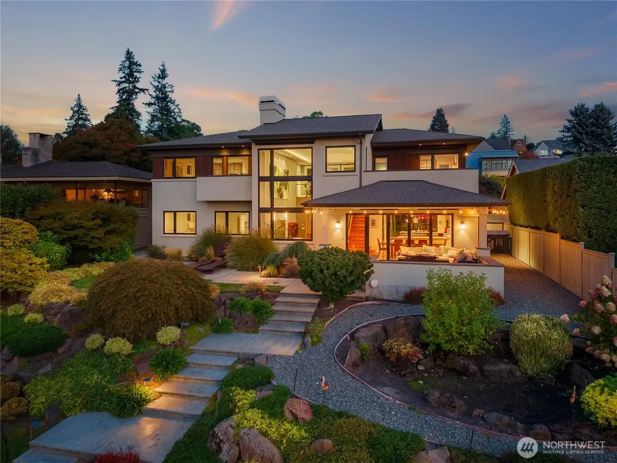 2820 Magnolia Boulevard W, Seattle, WA 98199 - #1