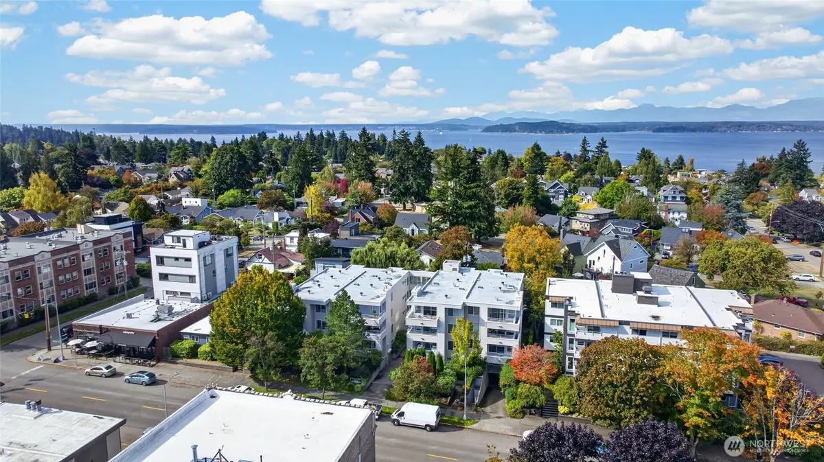 2125 California Avenue Sw #302, Seattle, WA 98116 - #1