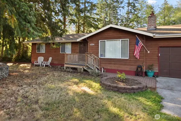 1234 E Hersig Road, Oak Harbor, WA 98277