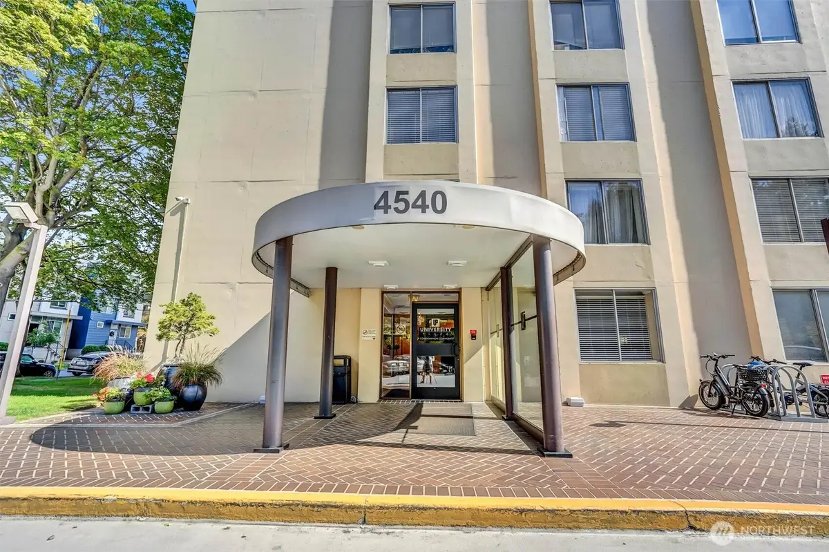 4540 8th Avenue Ne #1403, Seattle, WA 98105 - #1