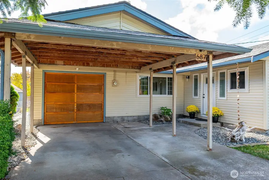 687 SW 3rd Avenue, Oak Harbor, WA 98277 - #2