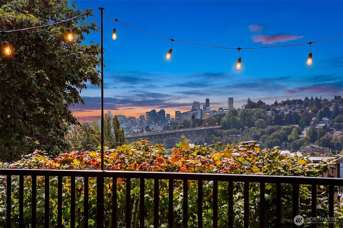 3951 Evanston Avenue N, Seattle, WA 98103 - #1