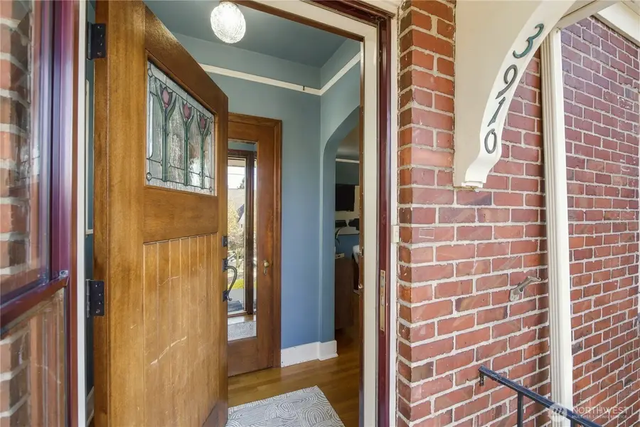 3910 Woodlawn Avenue N, Seattle, WA 98103 - #2
