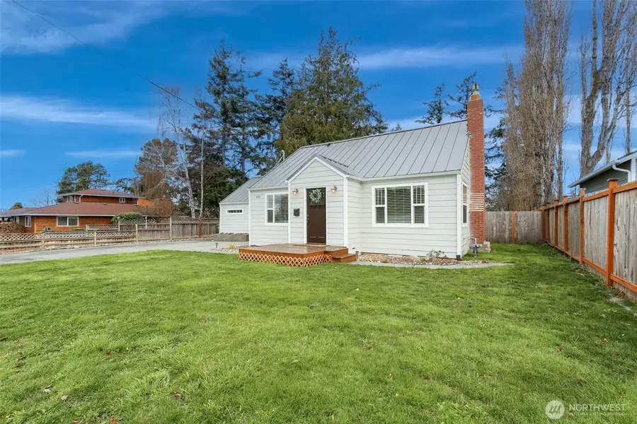 950 SE 4th Avenue, Oak Harbor, WA 98277 - #3