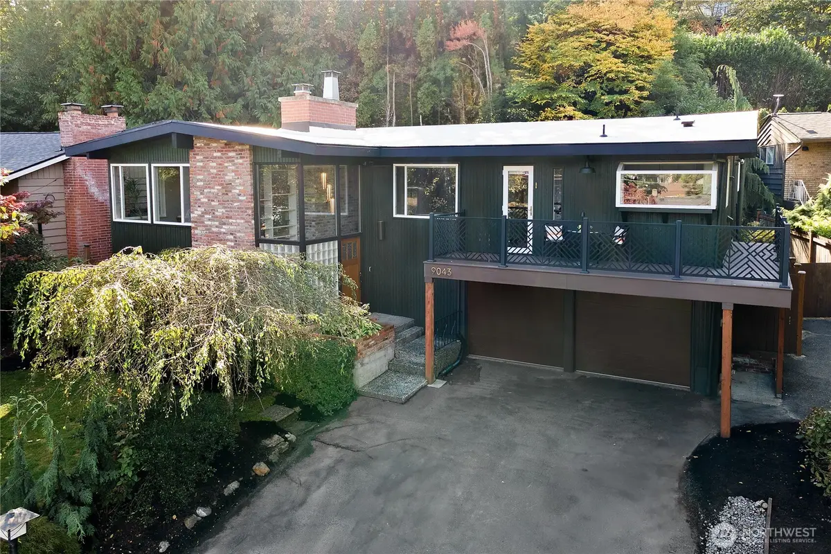 9043 Matthews Avenue Ne, Seattle, WA 98115 - #1