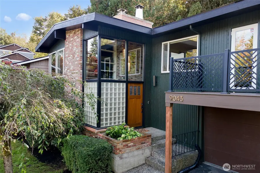 9043 Matthews Avenue Ne, Seattle, WA 98115 - #2