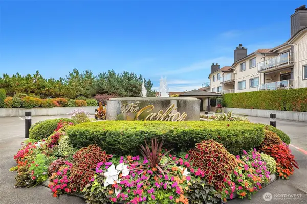 2760 76th Avenue Se #402, Mercer Island, WA 98040